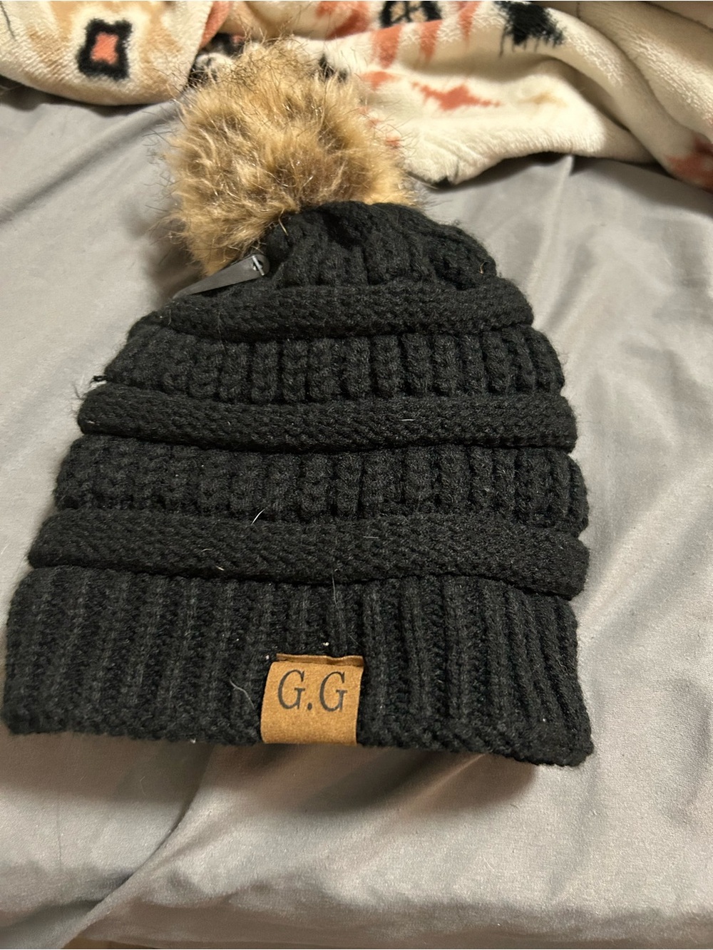 Womens Black Knit Pom Beanie - Cozy Winter Hat
